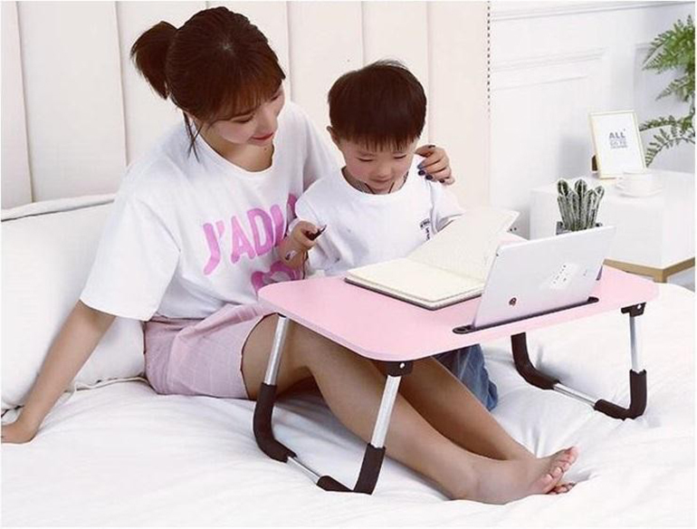  Bàn học đa năng gấp gọn có khe cắm ipad và điện thoại cho bé 